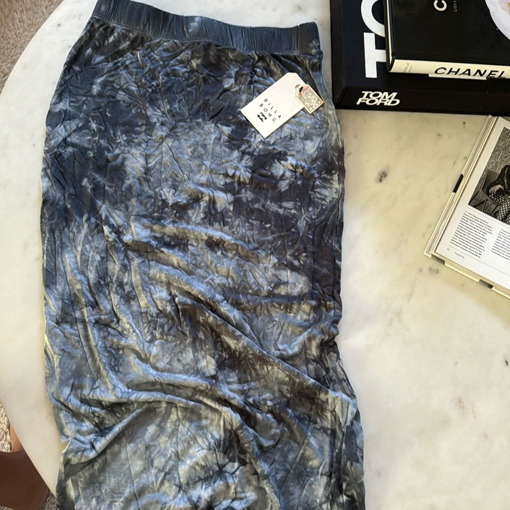 Billabong size small tie-dye skirt and blue